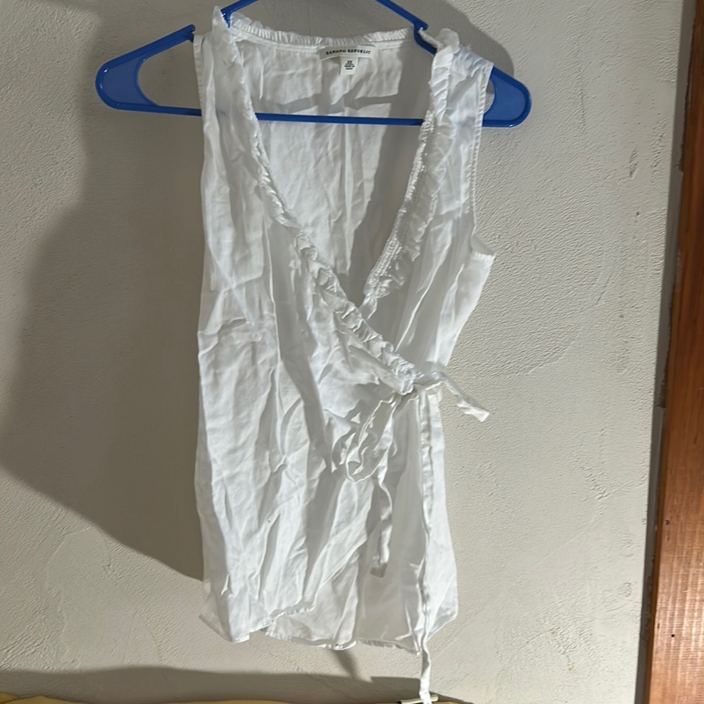 Banana republic ruffled wrap tank
